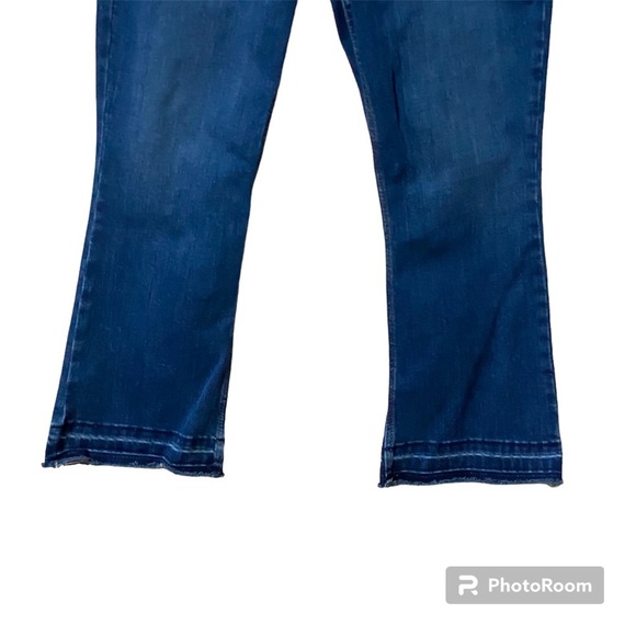 Wrangler High Rise Kick‎ Flare Crop Frayed Hem Jeans - Picture 4 of 12
